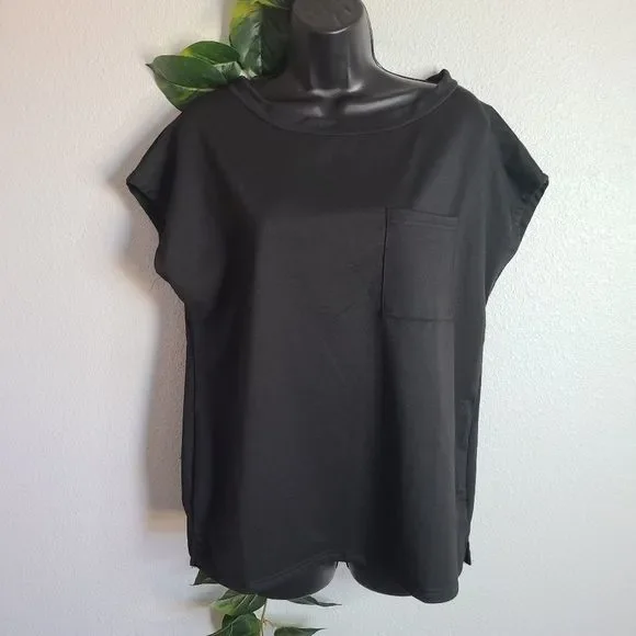 Medium Black Top With Pocket - Picture 1 of 4